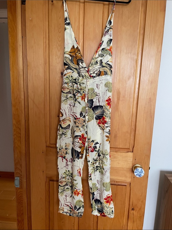 Vintage Pants - M.    Alluring. V-Neck Jumpsuit — Cream Tropical Print. NWOT